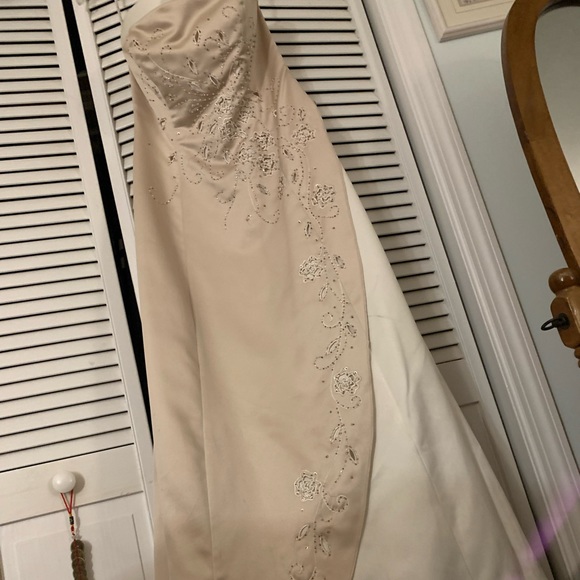 Beautiful strapless cream and white long dress - Picture 1 of 6